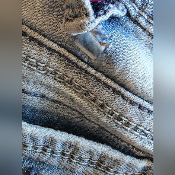 Silver Jeans Co.- Light Wash Aiko Mid Capri- W31/L22 - Picture 9 of 9